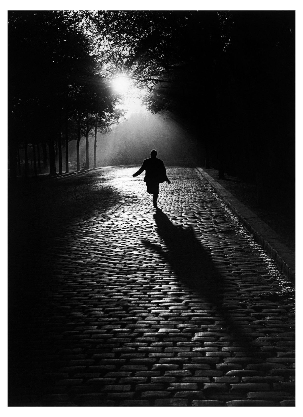 La photographie de Sabine Weiss documente la vie de tous les jours, dans le courant humaniste