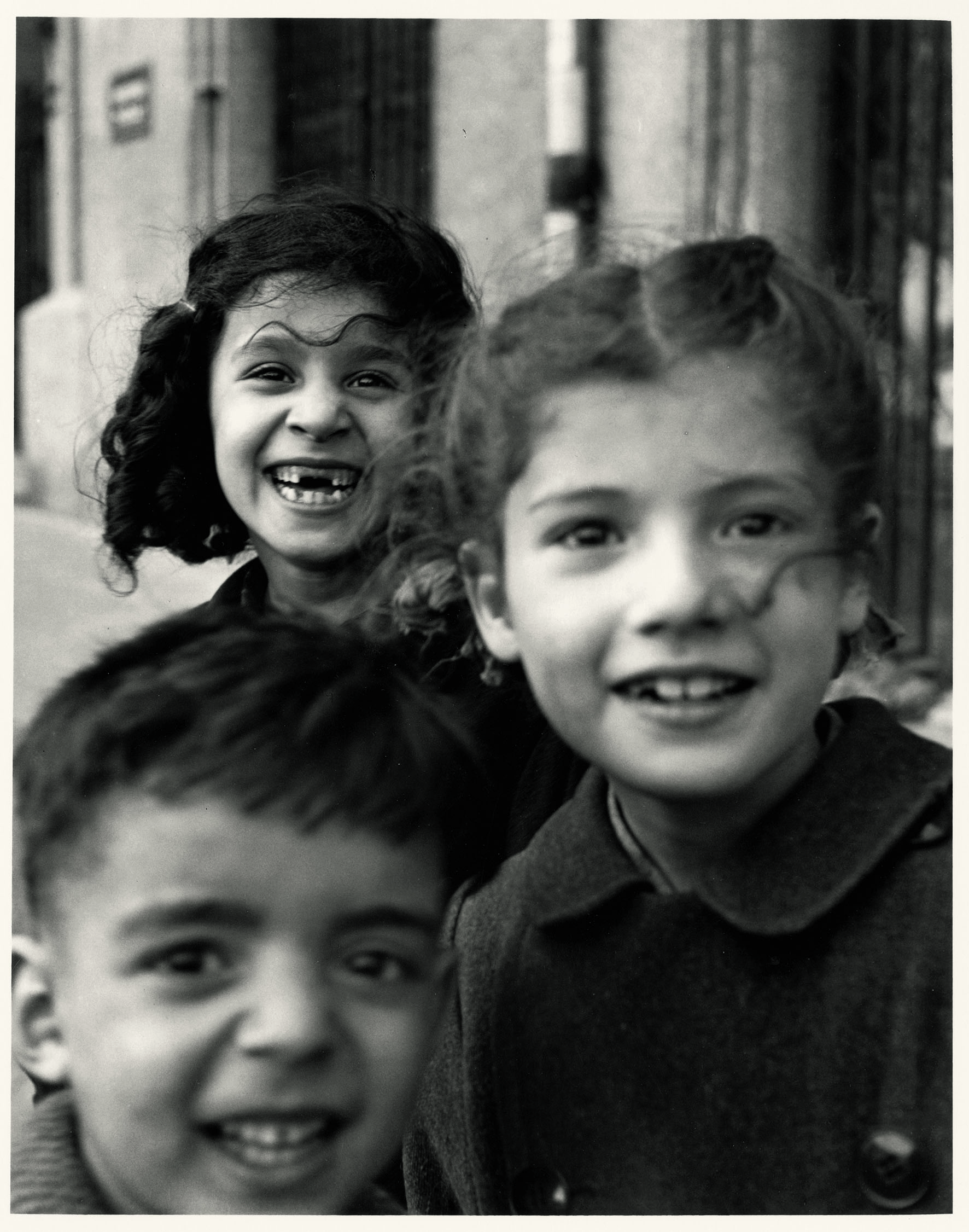 Les photographies de Sabine Weiss sont très hétéroclites, mélangeant spontané et mise en scène